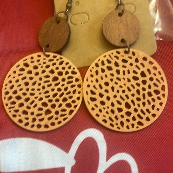 Tan earrings NWT - Picture 2 of 2